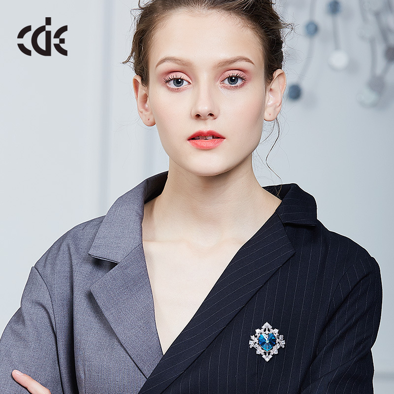  new European and American heart-shaped corsage is fashionable, simple and versatile, crystal brooch, women's high-end pin