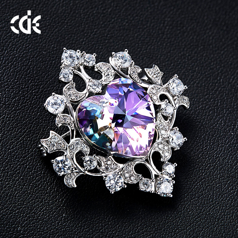 new European and American heart-shaped corsage is fashionable, simple and versatile, crystal brooch, women's high-end pin