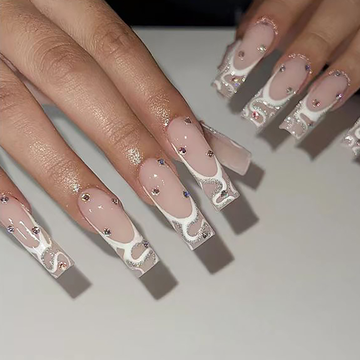 Long French style nail glitter crushed drill wearing nail polish European and American nail patches showing white and long false nails